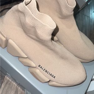 BALENCIAGA SPEED TRAINERS IN BEIGE